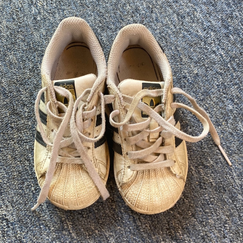 Adida superstar